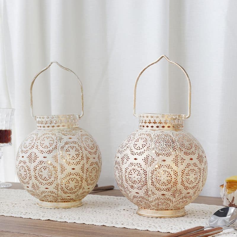 Lot de deux lanternes type orientale et marocaine