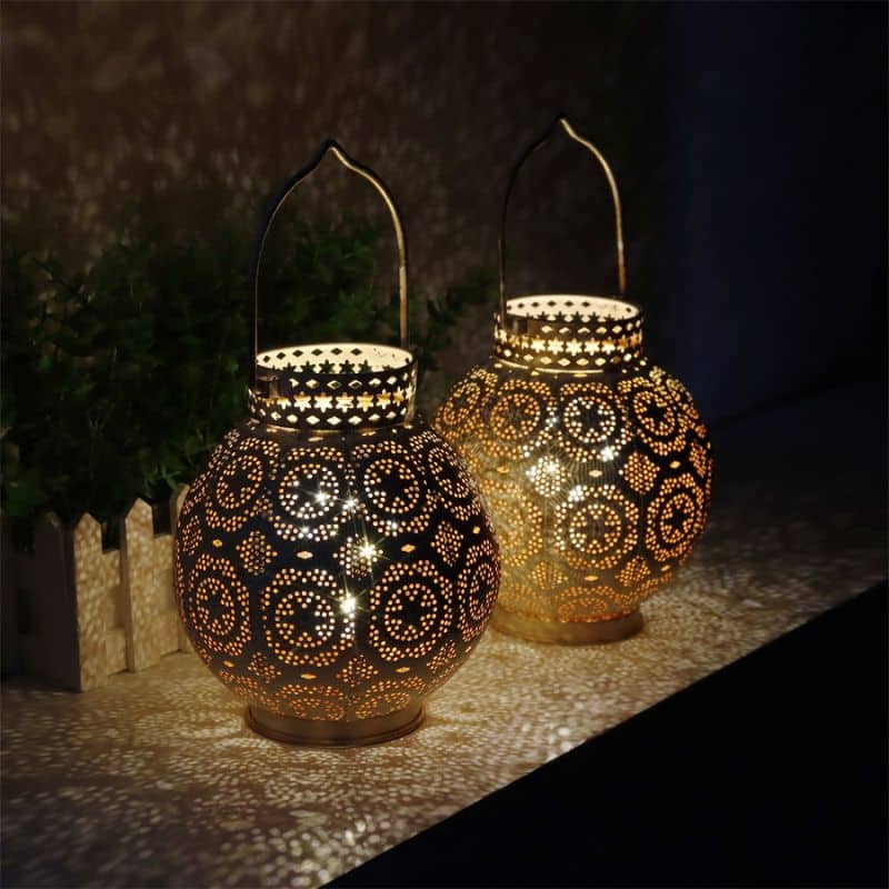 Lot de deux lanternes type orientale et marocaine