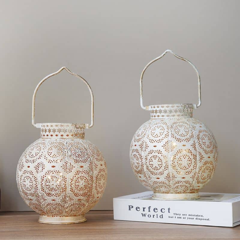 Lot de deux lanternes type orientale et marocaine