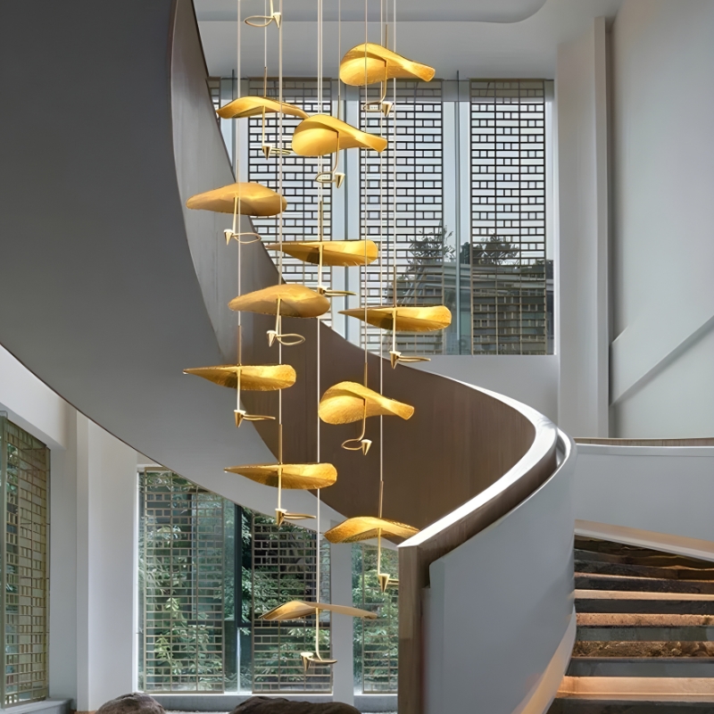 Suspension cascade LED spirale dorée luxe