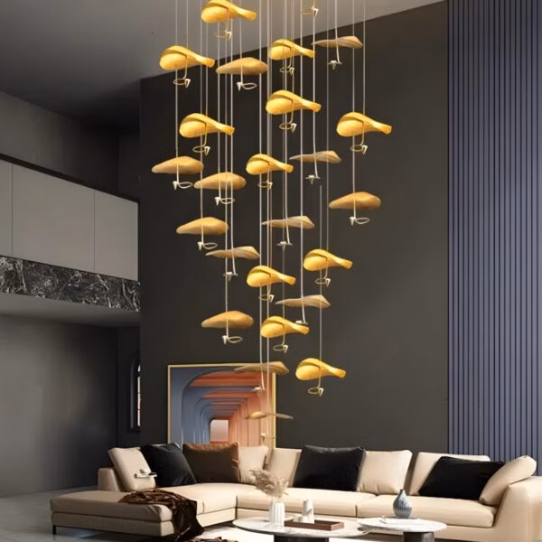 Suspension cascade LED spirale dorée luxe