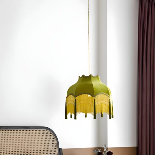 Suspension en tissu vert motif pampilles