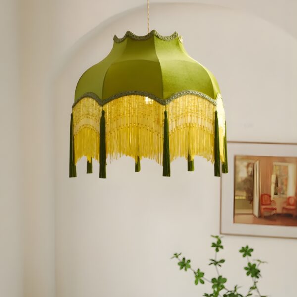 Suspension en tissu vert motif pampilles