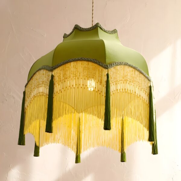 Suspension en tissu vert motif pampilles